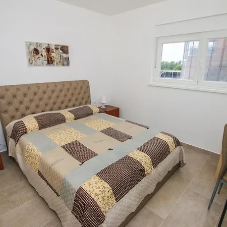 Apartman Elody 2 *