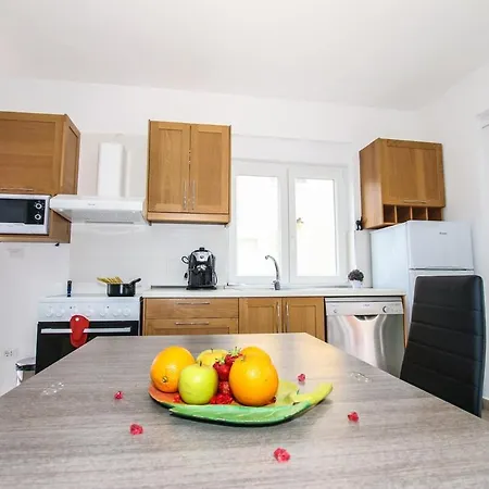 Apartman Elody 2 *