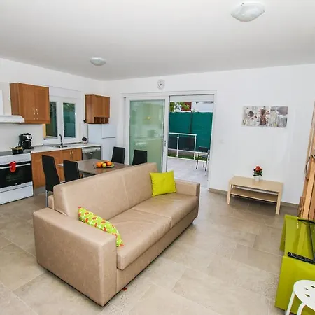 Apartman Elody 2 *