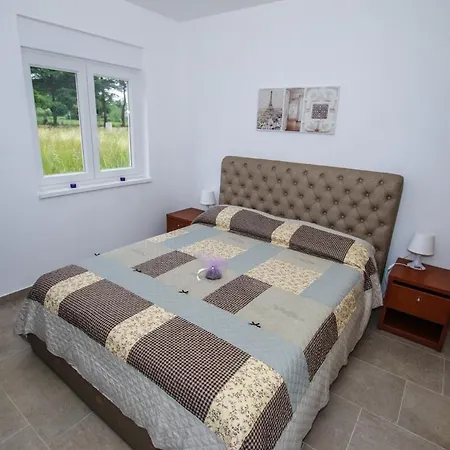 Elody 2 Apartman *